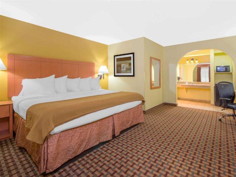 Days Inn By Wyndham Lubbock South Exteriör bild