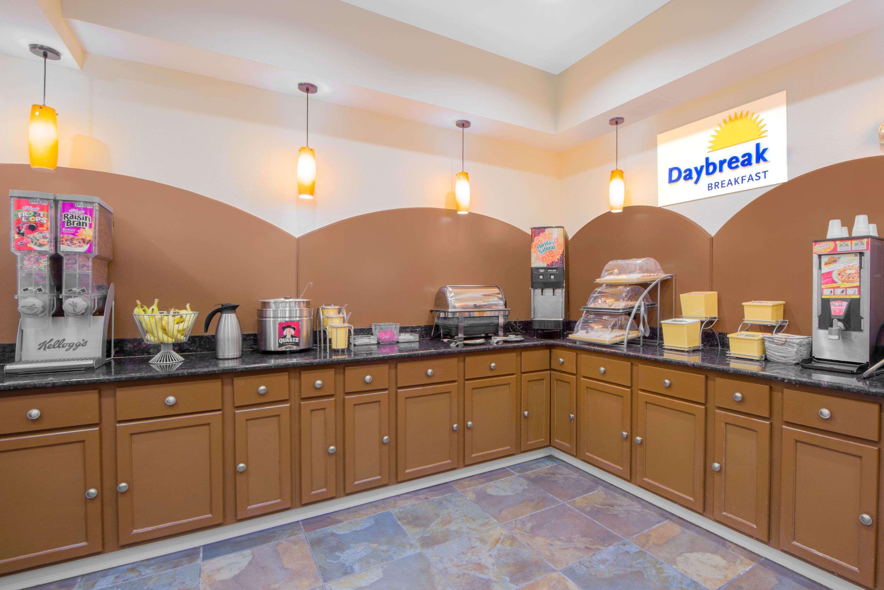 Days Inn By Wyndham Lubbock South Exteriör bild
