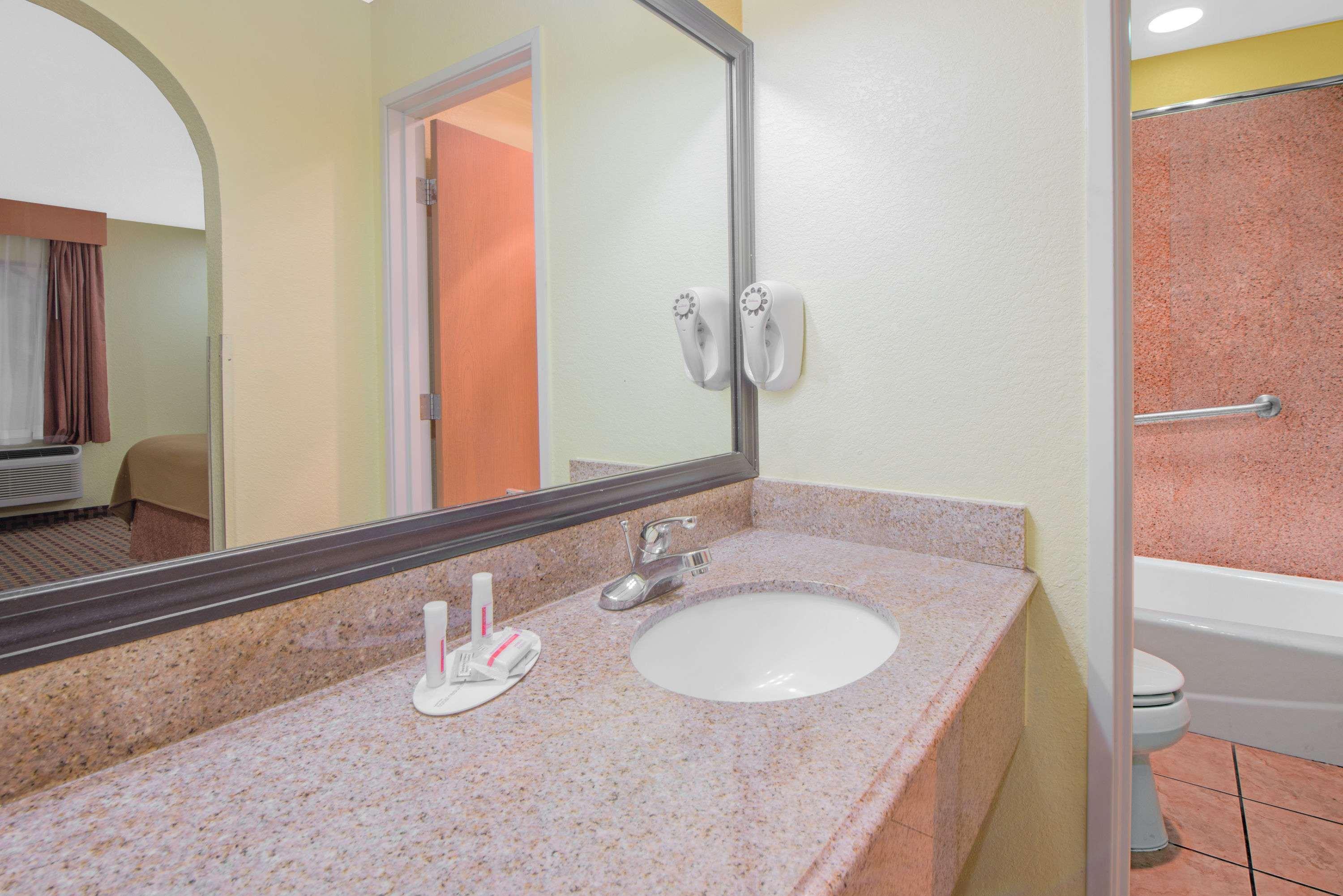 Days Inn By Wyndham Lubbock South Exteriör bild